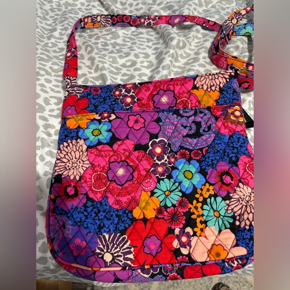 Large Vera Bradley crossbody - Picture 2 of 3